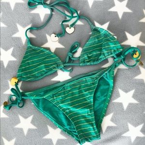 H&M’s STRIPED TRIANGLE BIKINI 👙 SET